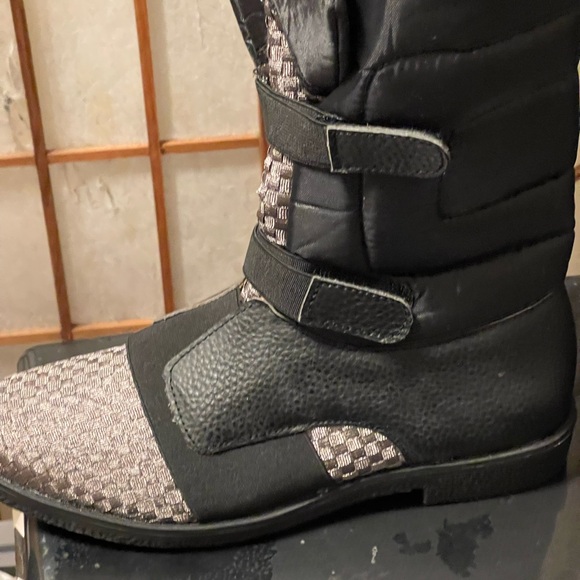 bernie mev. Black and Taupe Woven Toe Ankle Booties - Picture 2 of 4